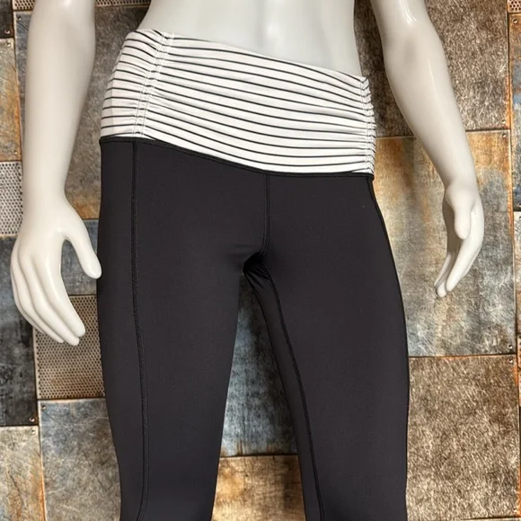 Lululemon Runday Crop Size 8 - Picture 3 of 15